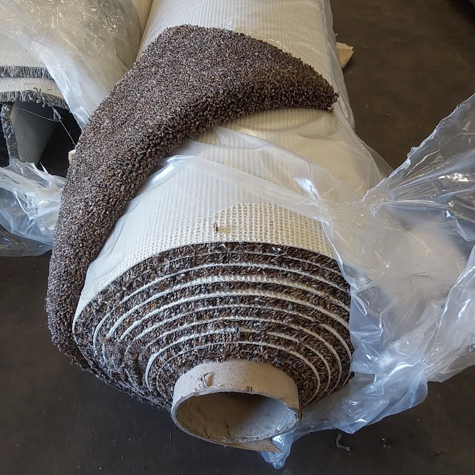 ROLL OF QUALITY STS HERITAGE LUXURY CARPET // SIZE: APPROXIMATELY 5 X 7.08m