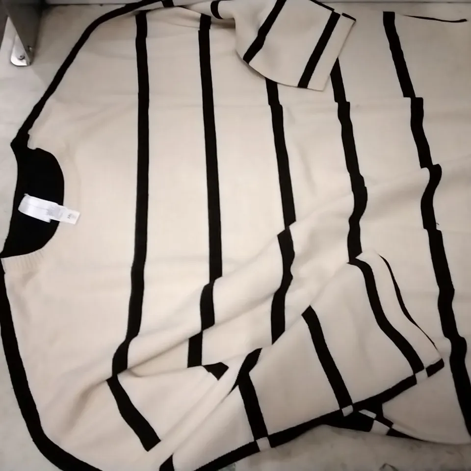 BOX CONTAINING WYNNE LAYERS ECRU  JUMPERS , SIZE 2XL, 12PCS