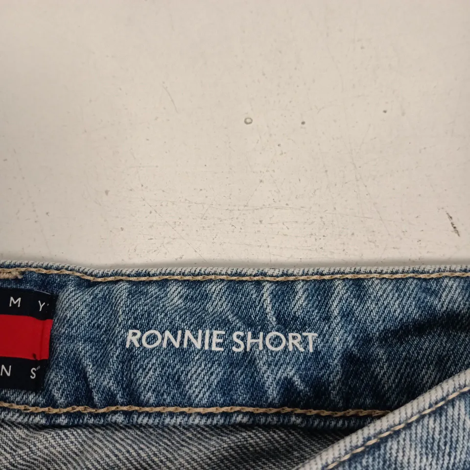 TOMMY JEANS RONNIE SHORT DENIM SHORTS – UK 31