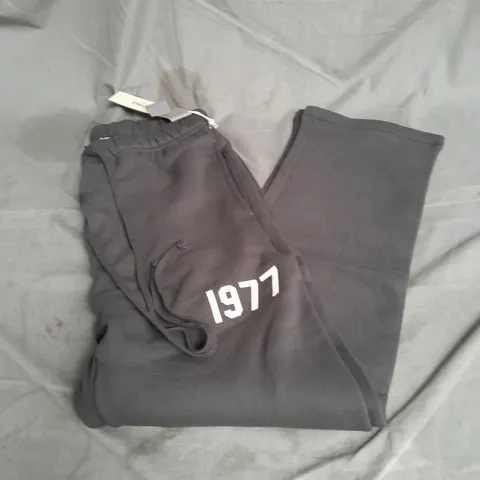 ESSENTIALS 1977 JOGGERS IN IRON SIZE S