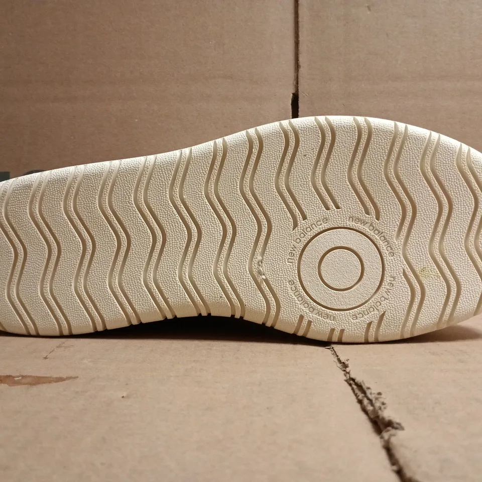 BOXED PAIR OF NEW BALANCE CT302 TRAINERS IN WHITE SIZE UK 8.5
