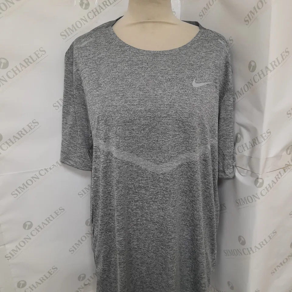 NIKE RUNNING DRI-FIT TSHIRT IN GREY MELANGE SIZE L