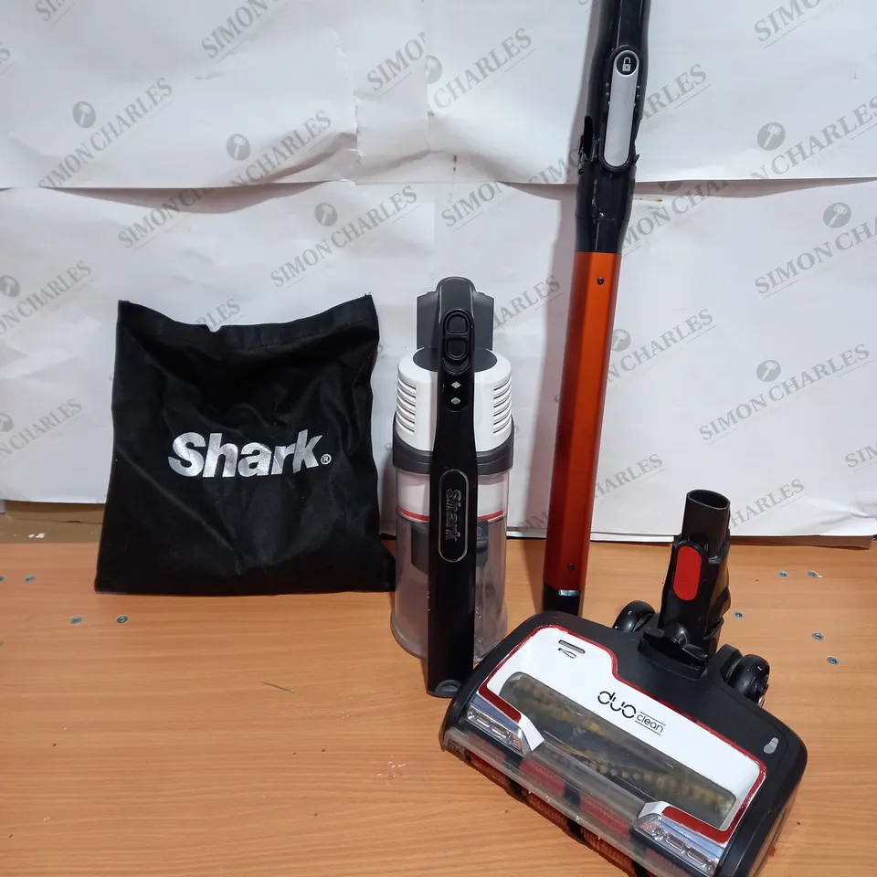 SHARK CORDLESS VACUUM IZ300UKT