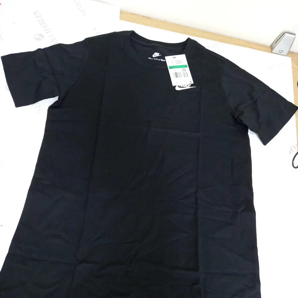 BLACK NIKE TEE SIZE KIDS XL 