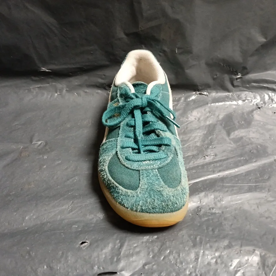 BOXED PAIR OF PUMA PALERMO TRAINERS IN TEAL SIZE UK 6