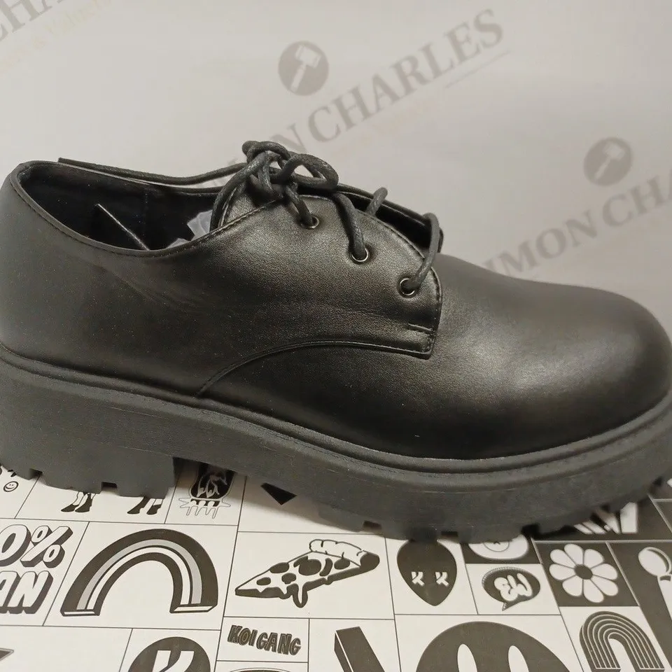 KOI VEGAN FULL OF SECRETS LACE UP SHOES - BLACK SIZE 6