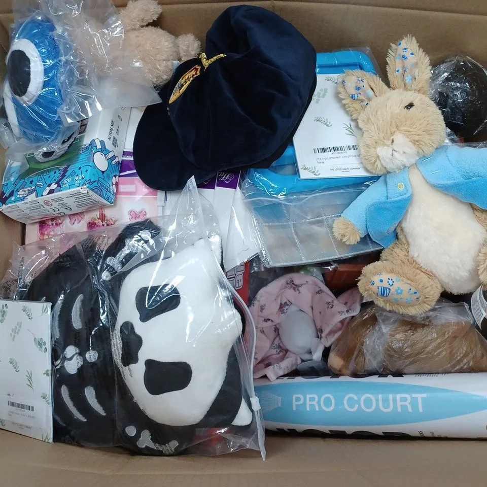 BOX OF APPROX 30 ASSORTED TOYS TO INCLUDE - BLUEY SOFT TEDDY - NARUTO CARD SET - BUSY CUBE ECT