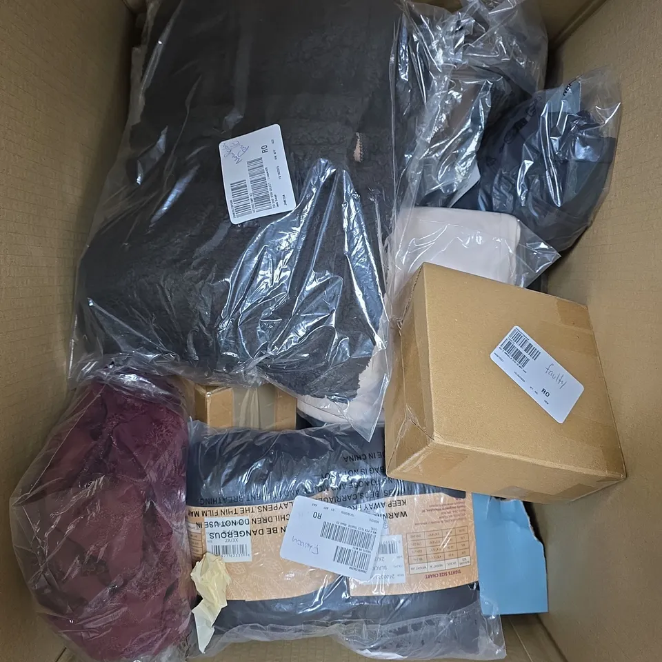 APPROXIMATELY 15 ASSORTED HOUSEHOLD & CLOTHING PRODUCTS TO INCLUDE DRESSES, DRINKS CONTAINERS, TIGHTS ETC