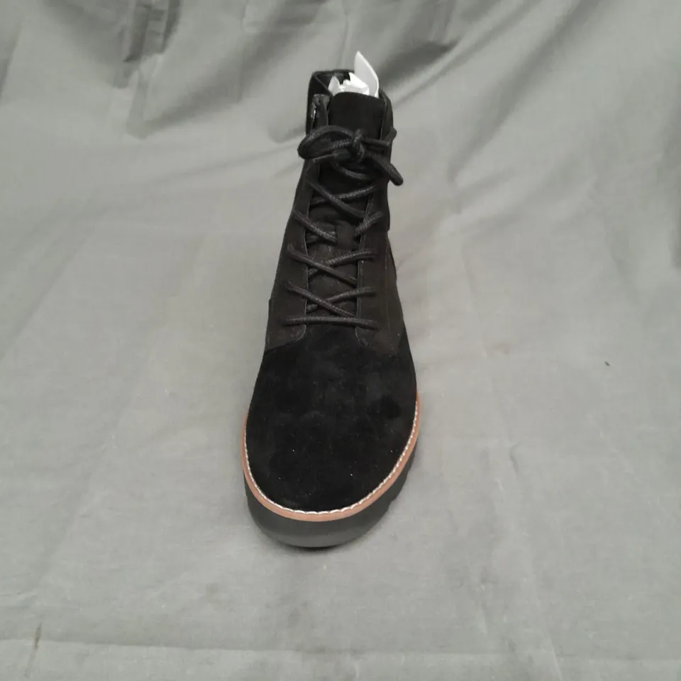 VIONIC LADIES BLACK SUEDE LACE UP BOOTS SIZE 5.5