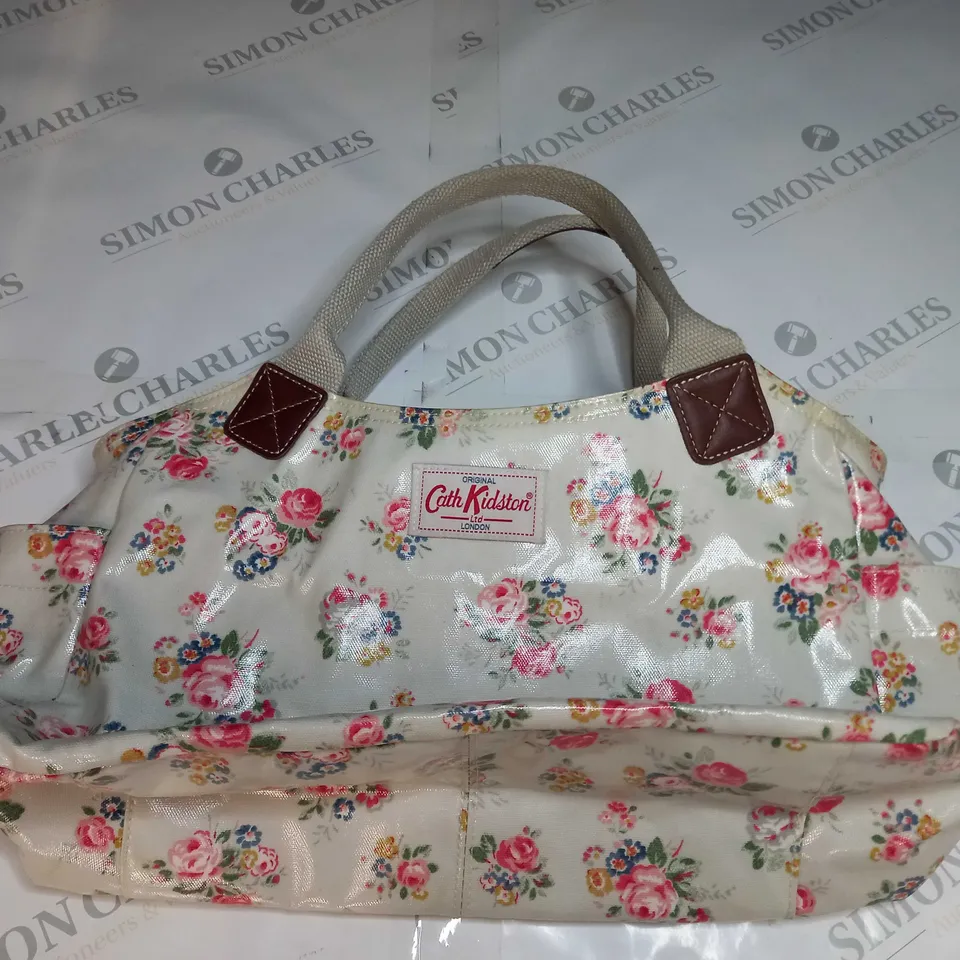 CATH KINGSTON FLORAL DESIGN CARRY ON BAG IN WHITE