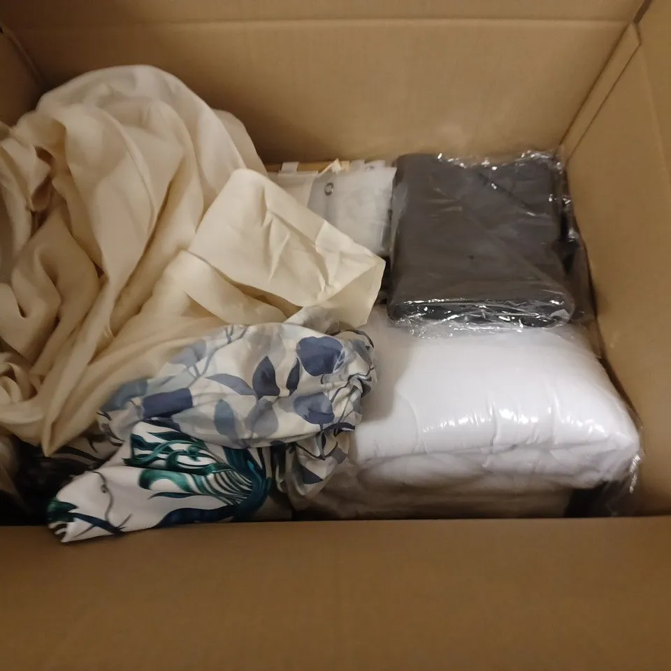 LARGE QUANTITY OF ASSORTED HOME FABRIC ITEMS 