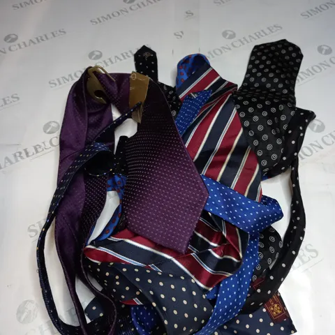 SMART SUIT TIES COMING IN A RANGE OF COLOURS AND SIZES