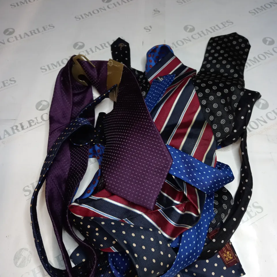 SMART SUIT TIES COMING IN A RANGE OF COLOURS AND SIZES 
