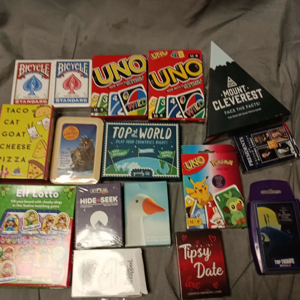 LOT OF 15 ASSORTED CARD BASED ITEMS TO INCLUDE UNO, BICYCLE AND UNO