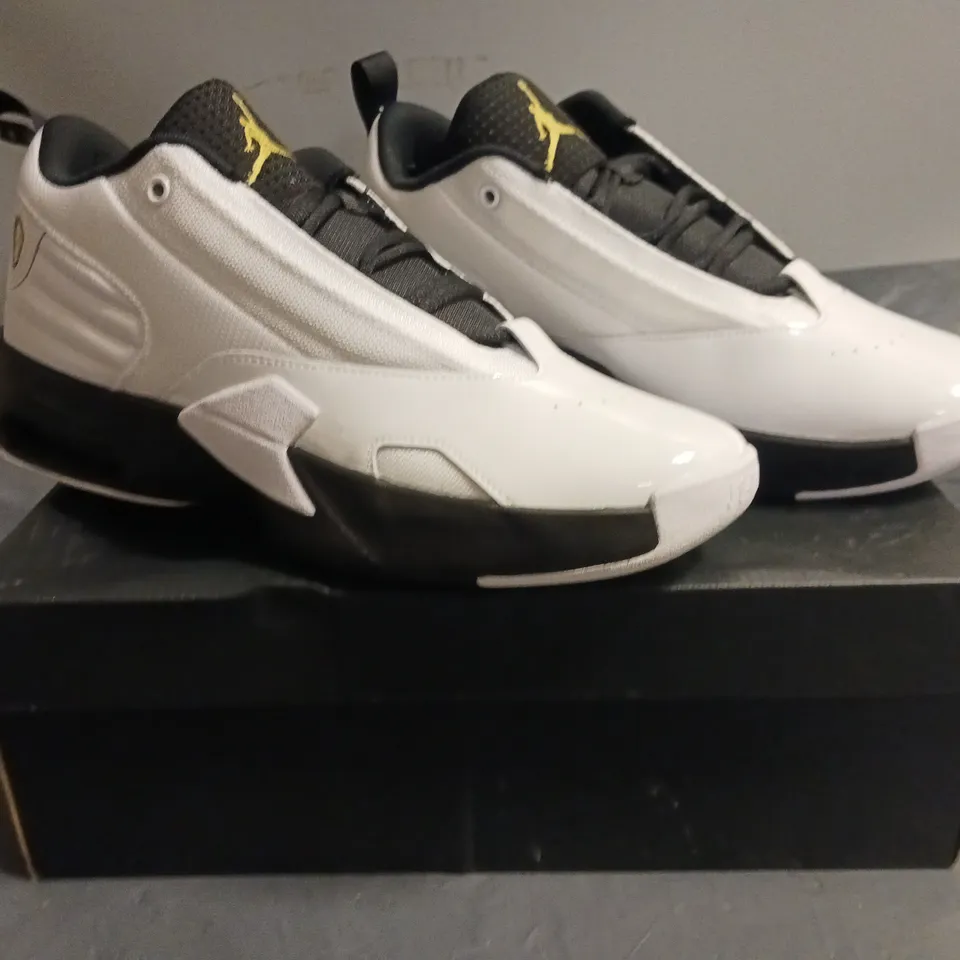 BOXED PAIR OF JORDAN MAX AURA 6 SHOES IN WHITE/BLACK/GOLD SIZE UK 9