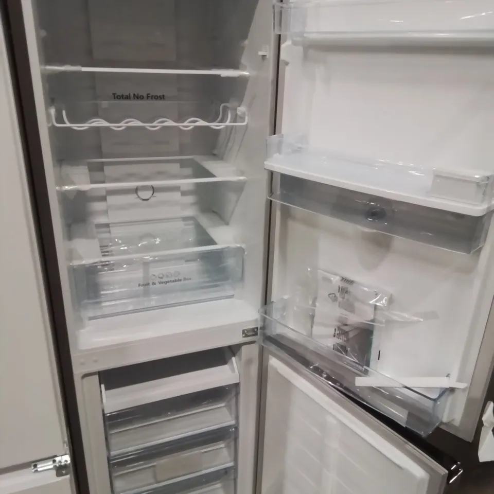 HISENSE RB327N4WCE 55CM FREESTANDING 50/50 FRIDGE FREEZER - 251 LITRE CAPACITY - TOTAL NO FROST - NON-PLUMBED WATER DISPENSER - SILVER