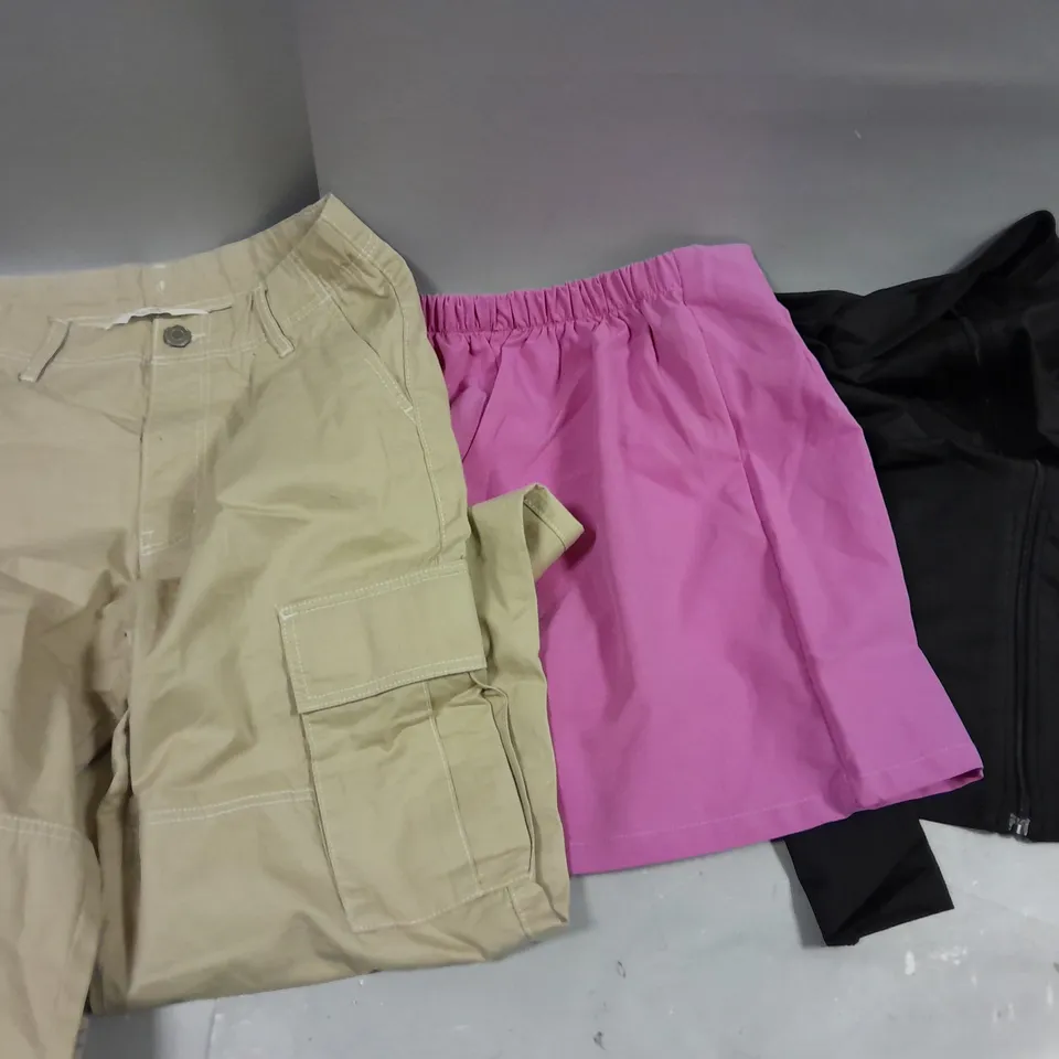 APPROXIMATELY 20 ASSORTED CHILDRENS CLOTHING PRODUCTS IN AGES RANGING FROM 10-15YRS