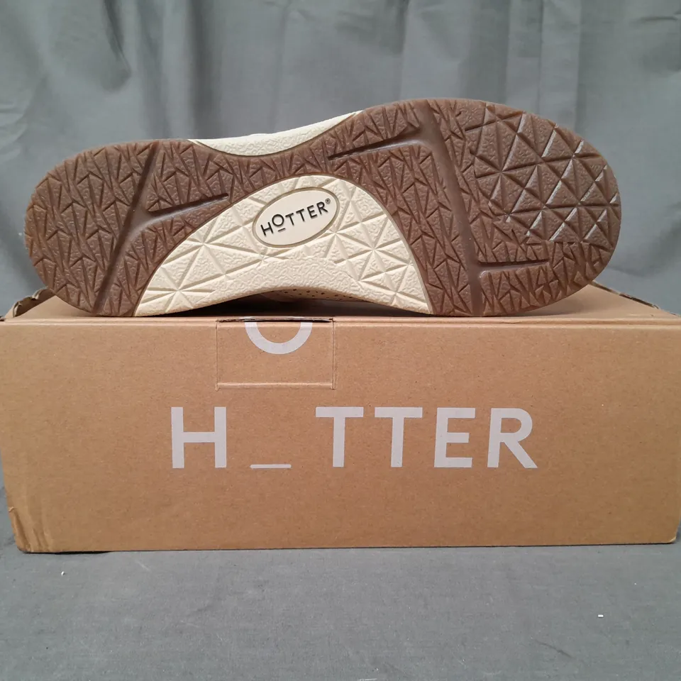 BOXED PAIR OF HOTTER SWIFT SHOES IN IVORY UK SIZE 5
