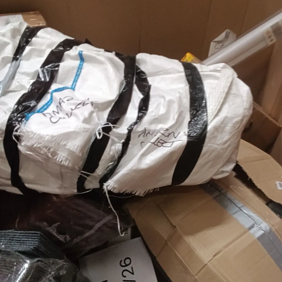 PALLET OF ASSORTED ITEMS INCLUDING - TOILET SEAT, BUG ZAPPER, DOOR BRACE 