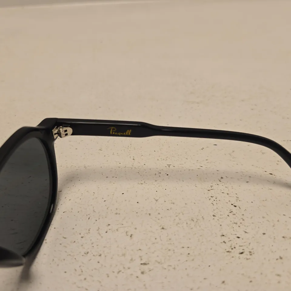 PRAGNELL BLACK SUNGLASSES IN CASE
