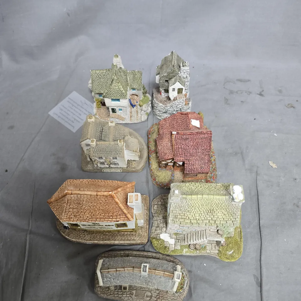 CERAMIC MINIATURE VILLAGE HOUSES 