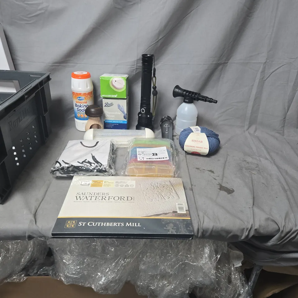 APPROXIMATELY 15 ASSORTED HOUSEHOLD ITEMS 