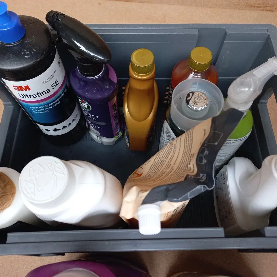 BOX OF ASSORTED CLEANING ITEMS TO INCLUDE - DYLON - DOMESTOS - FAIRY