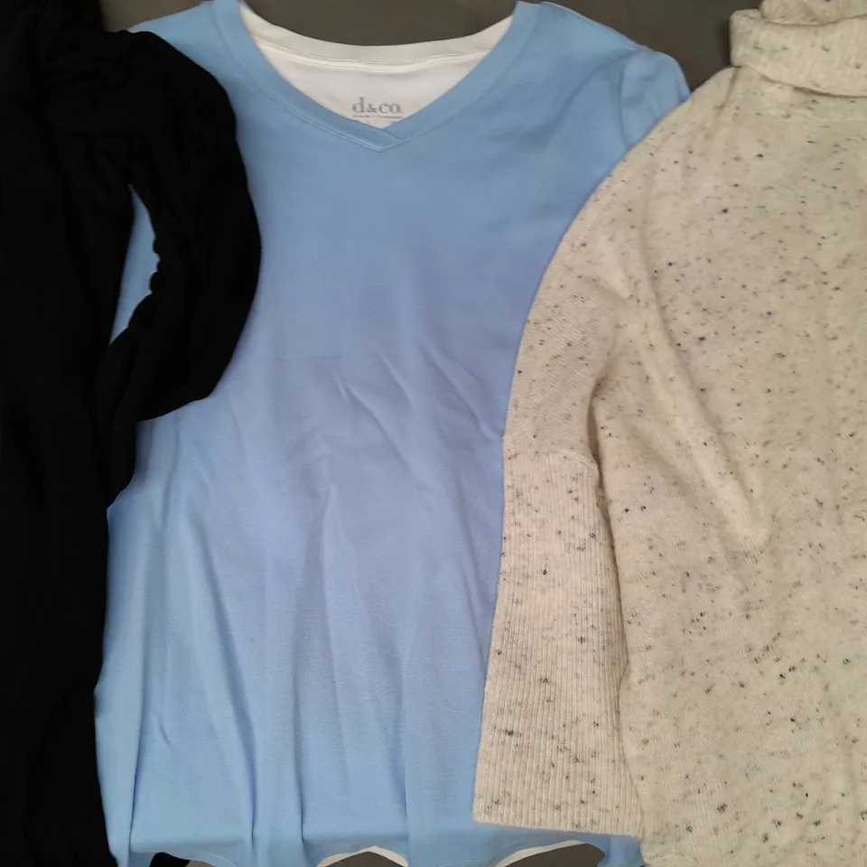 BOX OF APPROXIMATELY 15 ASSORTED CLOTHING AND FASHION ITEMS TO INCLUDE D & CO, NINA LEONARD, ETC