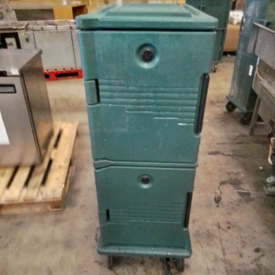 CAMBRO ULTRA CAMCART INSULATED FOOD CART 