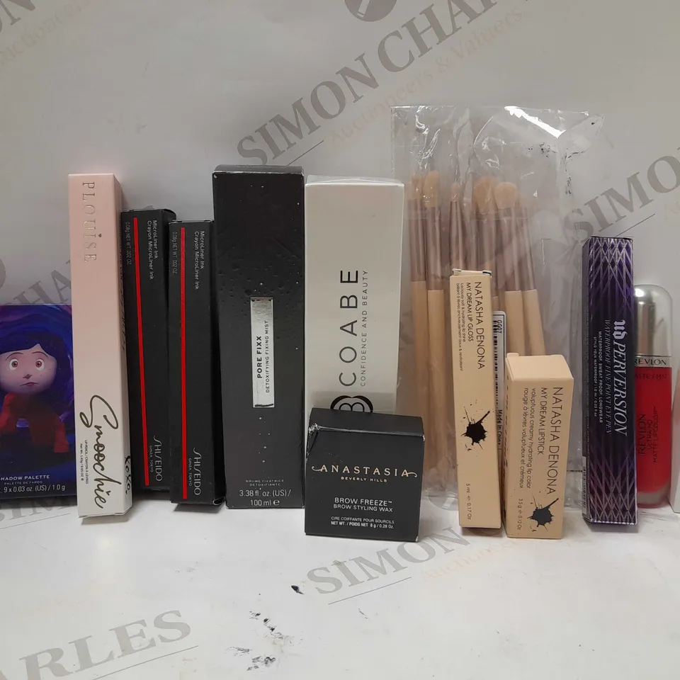 LOT OF APPROX 10 ASSORTED MAKEUP PRODUCTS TO INCLUDE ANASTASIA BEVERLY HILLS BROW STYLING WAX, NATASHA DENONA LIPSTICK, REVOLUTION X CORALINE EYESHADOW PALETTE, ETC