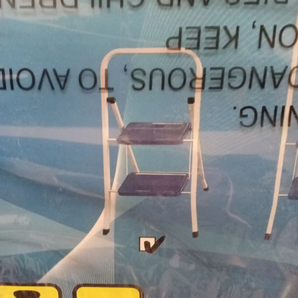 BOXED STEEL STEP LADDER WITH SQUARE TUBE FRAME