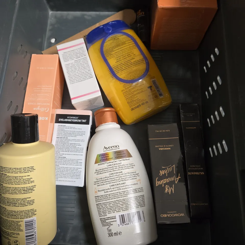 APPROXIMATEY 20 ASSORTED HEALTH AND BEAUTY PRODUCTS TO INCLUDE - BULLDOG SHOWER GEL - THE ORDINARY EXFOLIATING TONER - KIEHL'S DAILY UV DEFENSE - ETC