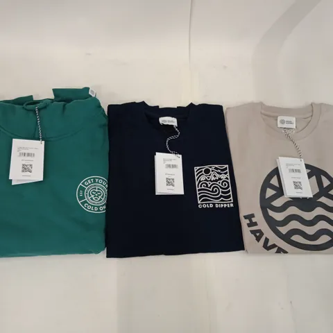 BOX OF MIXED ASSORTMENT OF BRAND NEW BRASS MONKEY CLOTHING ITEMS INCLUDING - T-SHIRTS, hoodies,  - MIXED SIZES - APPROXIMATELY 27X ITEMS