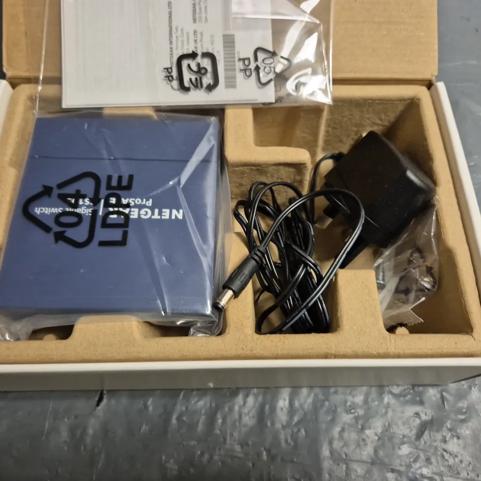 BOXED NETGEAR BUSINESS 5 PORT GIGABIT ETHERNET UNMANAGED SWITCH