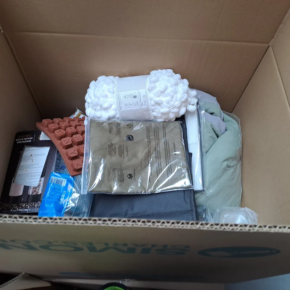 APPROXIMATELY 20 ASSORTED HOUSEHOLD PRODUCTS TO INCLUDE BATH MAT SET, BABY BATH THERMOMETER AND DR BECKMAN LAUNDRY SHEETS