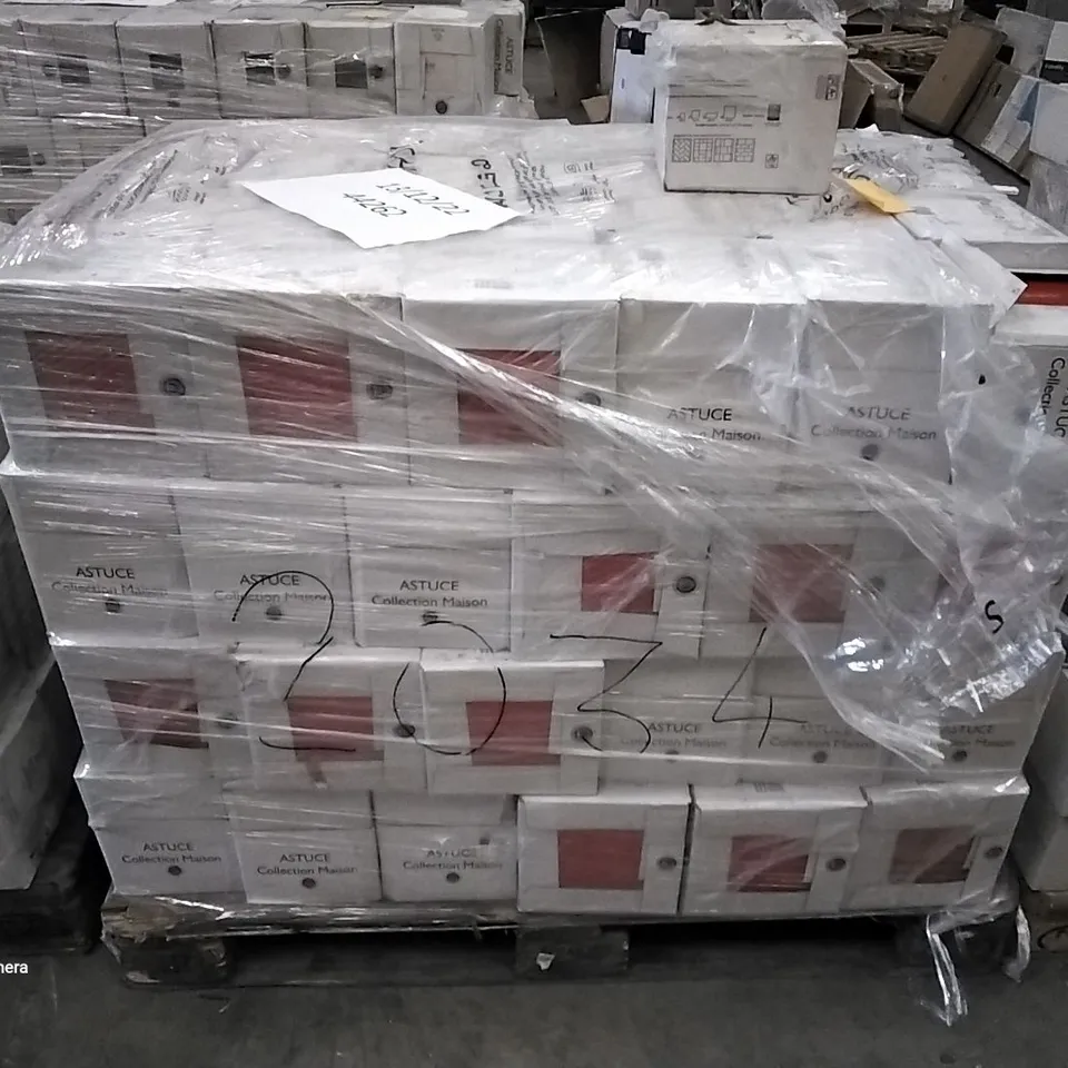 PALLET OF 97 BOXES OF 25 BRAND NEW RED ASTUCE 20X20CM TILES - EACH PACK COVERS APPROXIMATELY 1M² (TOTAL APPROX. 97 SQ.METRES)