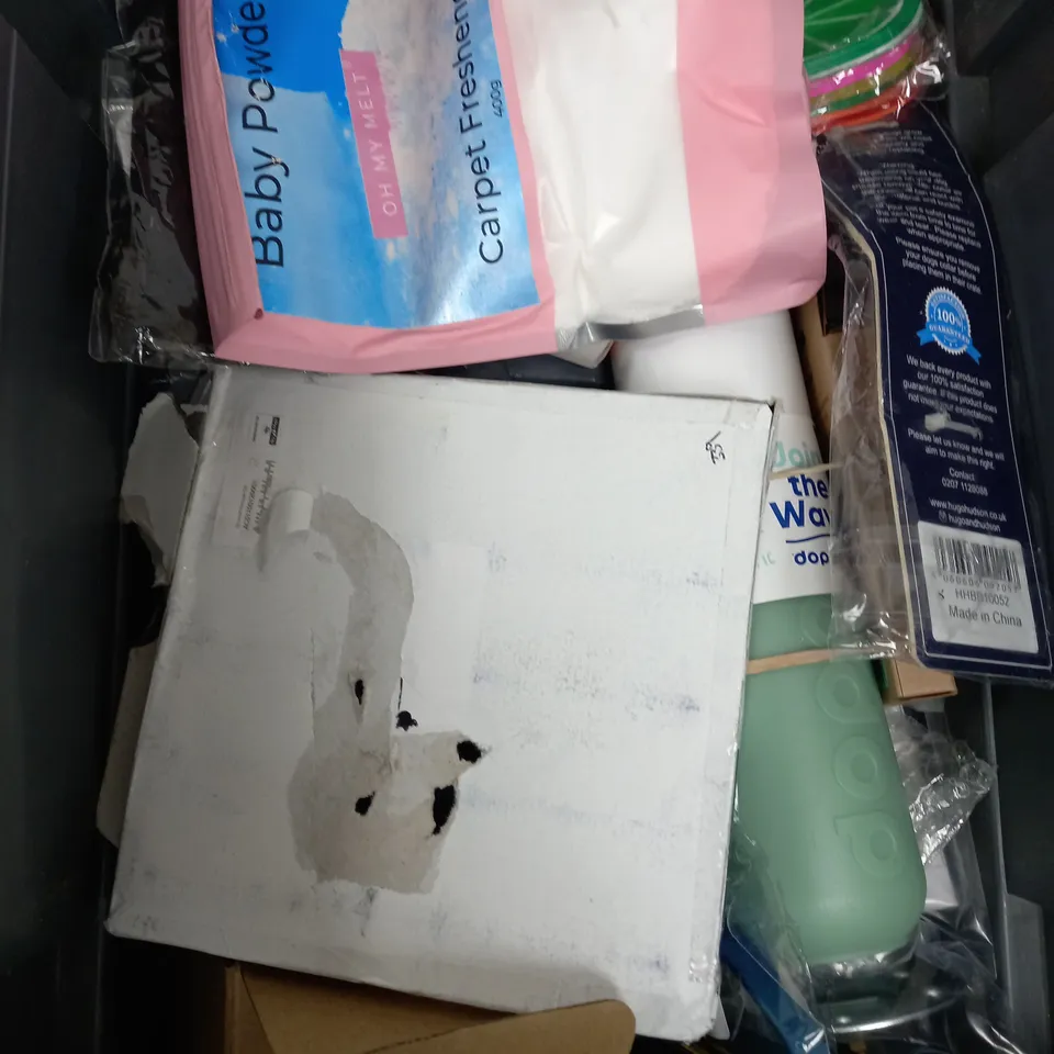 BOX OF APPROXIMATELY 15 ASSORTED ITEMS TO INCLUDE - CARPET FRESHENER, STINGER LURE, GTECH MULTI ETC