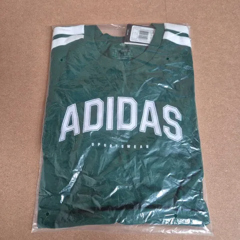 BAGGED ADIDAS M COLLEGE TEE IN GREEN - SMALL