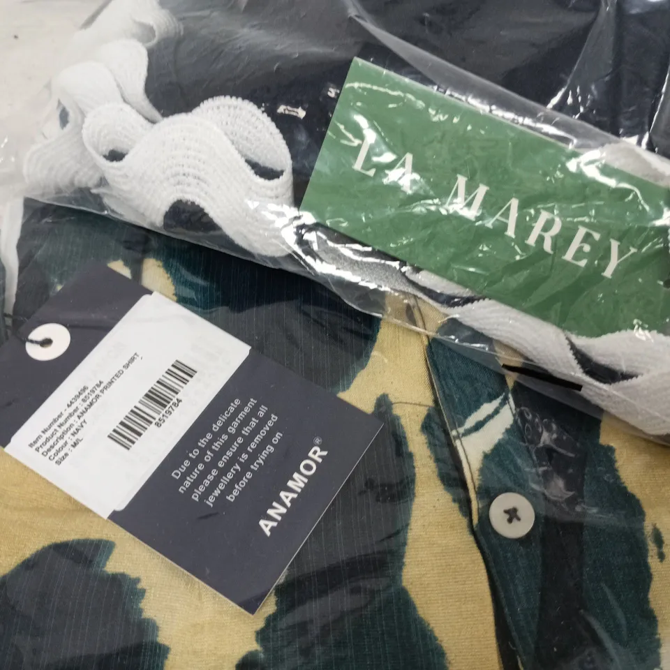 LOT OF APPROXIMATELY 30 ASSORTED CLOTHING ITEMS IN VARIOUS STYLES AND DESIGNS