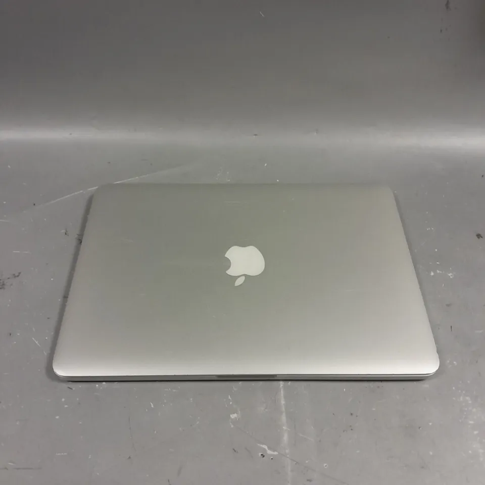 APPLE MACBOOK PRO - A1502