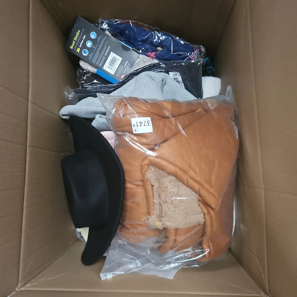 BOX OF APPROXIMATELY 25 ASSORTED CLOTHING ITEMS TO INCLUDE M & S WINTER HAT, FLEECE SHORTS, DENIM SHORTS, BEANIE ETC