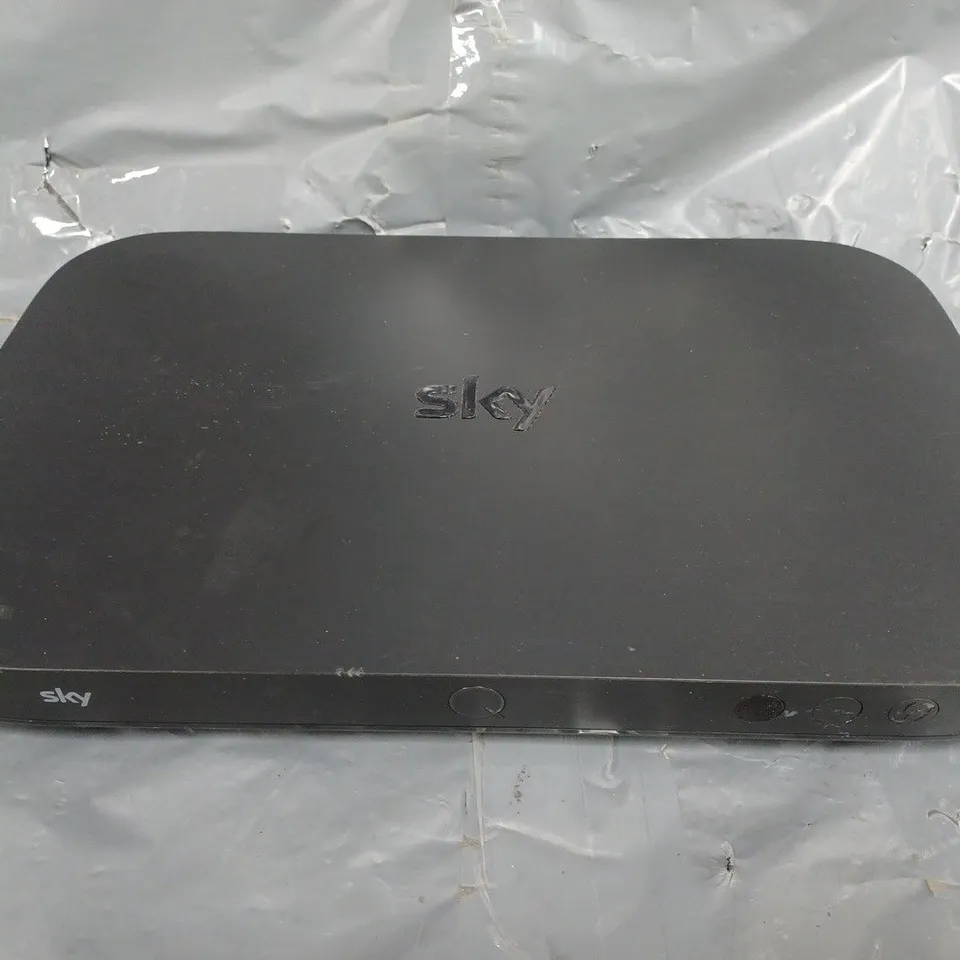 SKY Q BOX - ES40D9