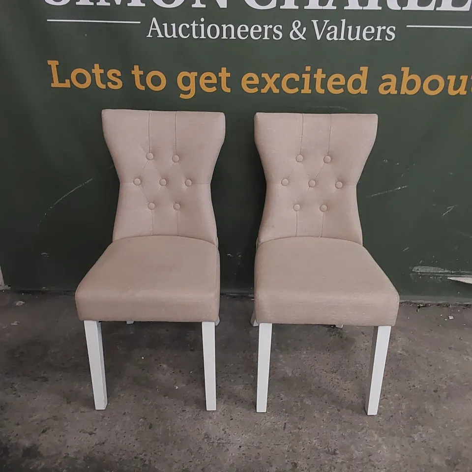 SET OF 2 BEWLEY OATMEAL FABRIC BUTTON BACK DINING CHAIRS WITH WHITE LEGS