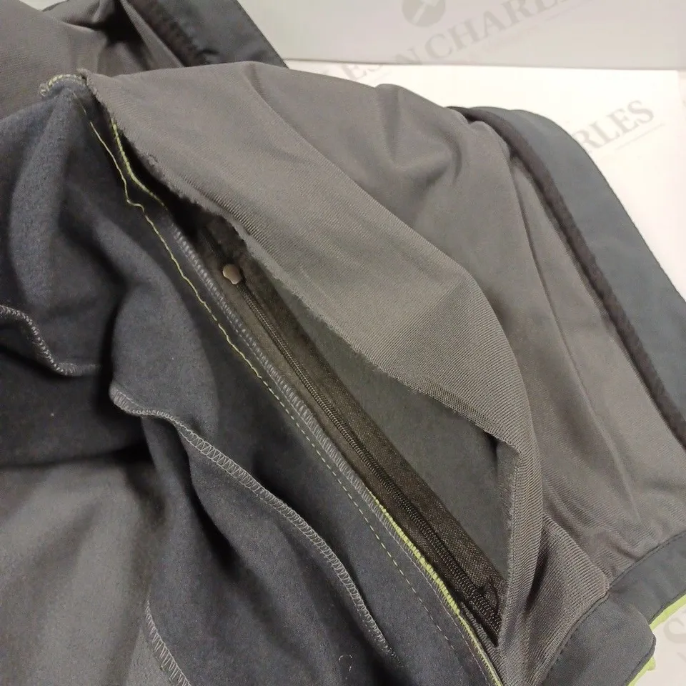 THE NORTH FACE SUMMIT SERIES WIND STOPPER JACKET IN GREEN - XL