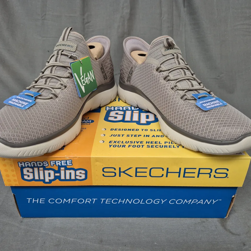 BOXED PAIR OF SKECHERS SUMMITS HIGH-RANGE SHOES IN TAUPE UK SIZE 9