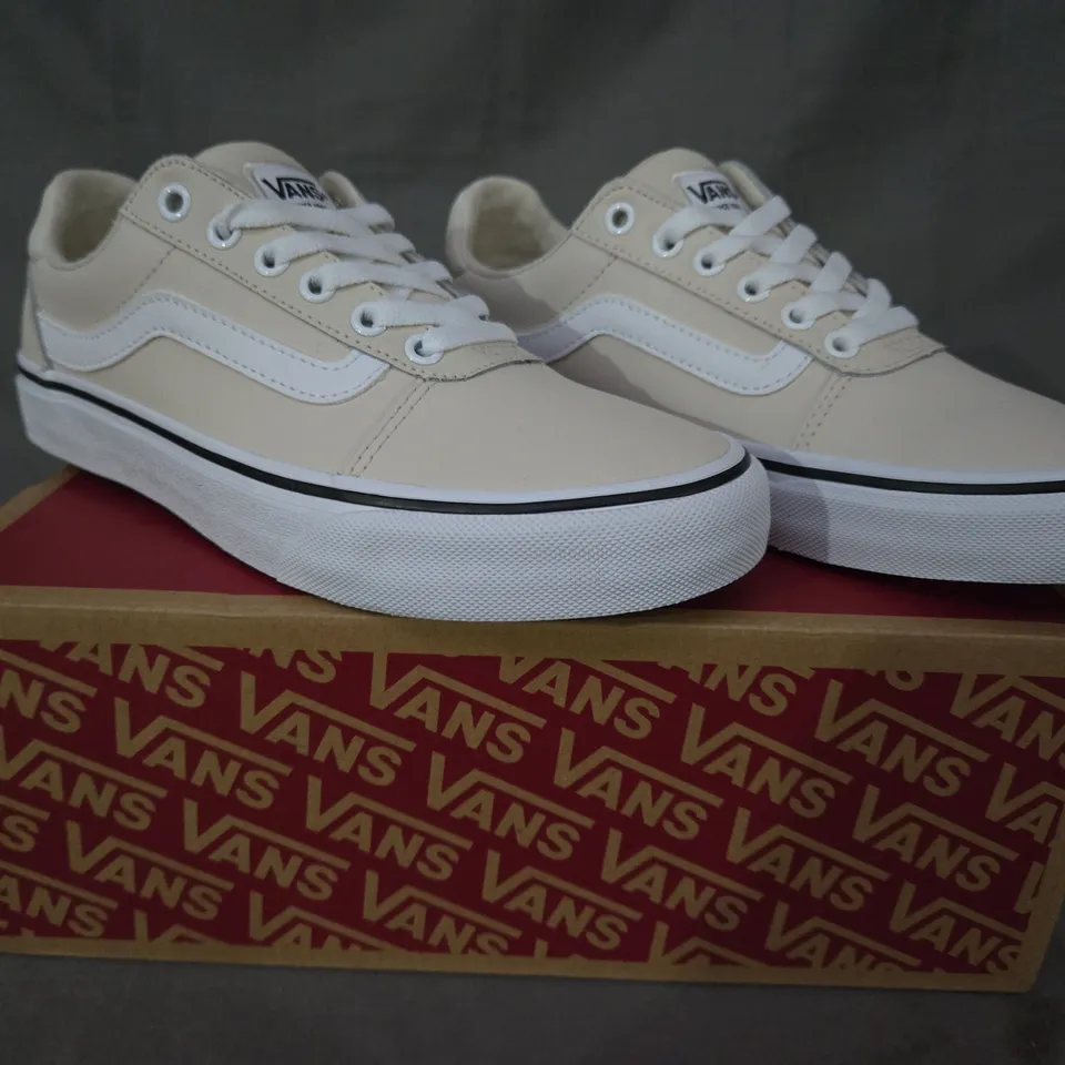 BOXED PAIR OF VANS WARD DELUXE SHOES IN BEIGE UK SIZE 5