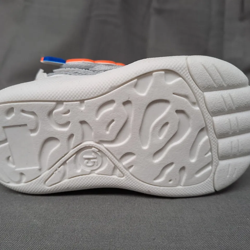 BOXED PAIR OF FUMEIER INFANT MESH WALKING SHOES IN GREY SIZE 15