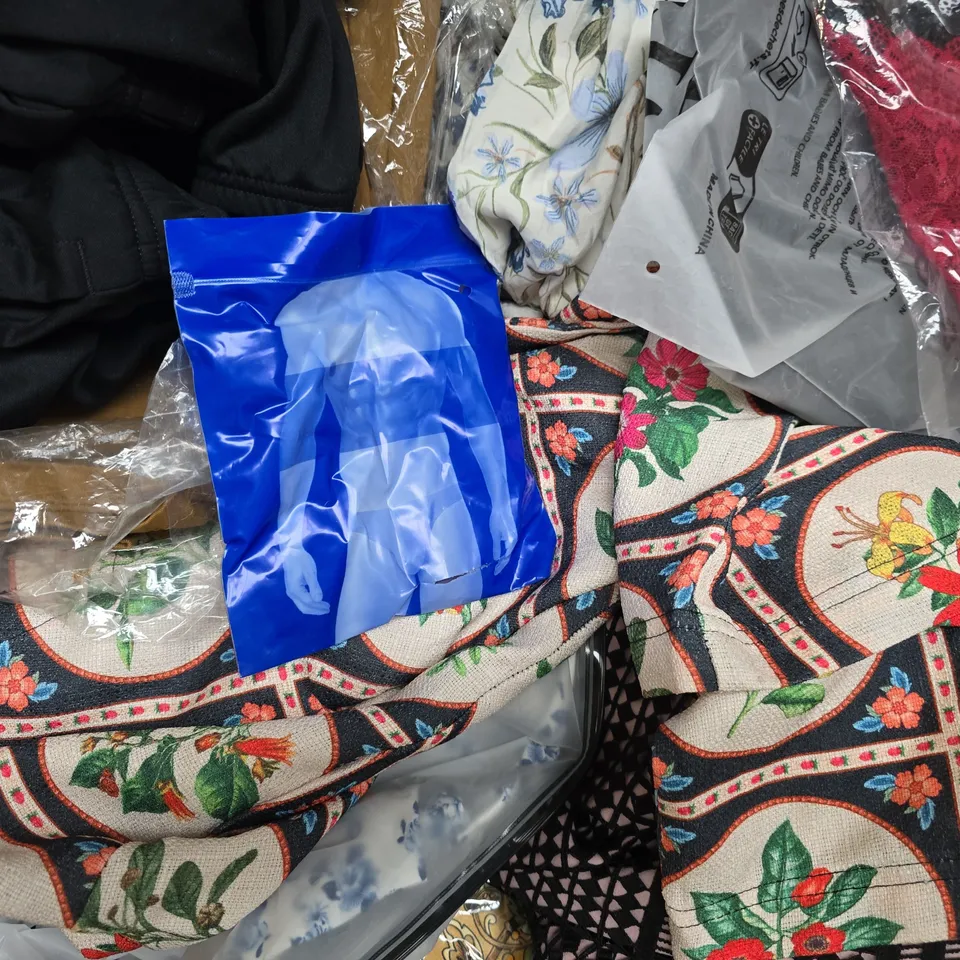 APPROXIMATELY 25 ASSORTED CLOTHING AND FASHION PRODUCTS IN VARIOUS STYLES AND SIZES - COLLECTION ONLY