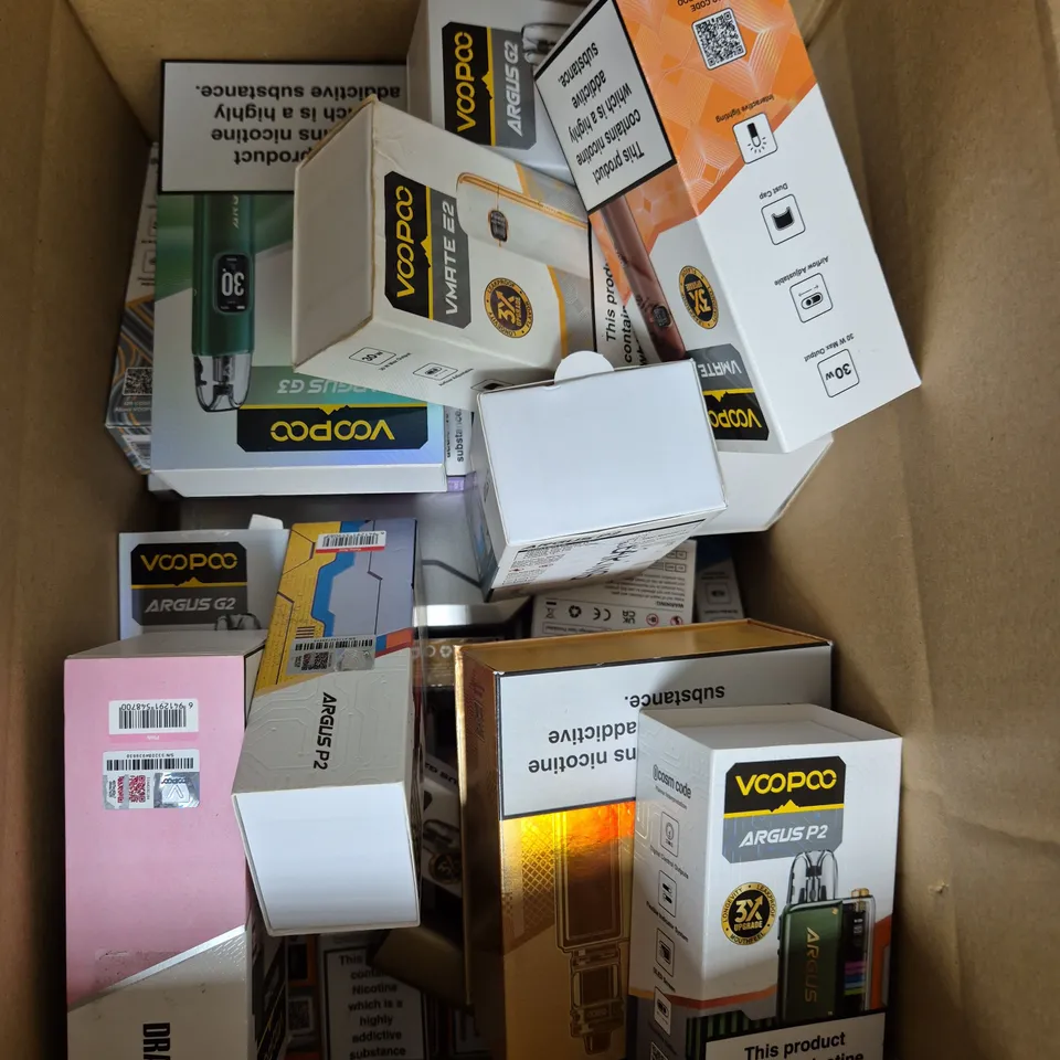 APPROXIMATELY 15 ASSORTED E-CIGARETTE PRODUCTS TO INCLUDE - VOOPOO, GEEK VAPE, VAPORESSO ETC 