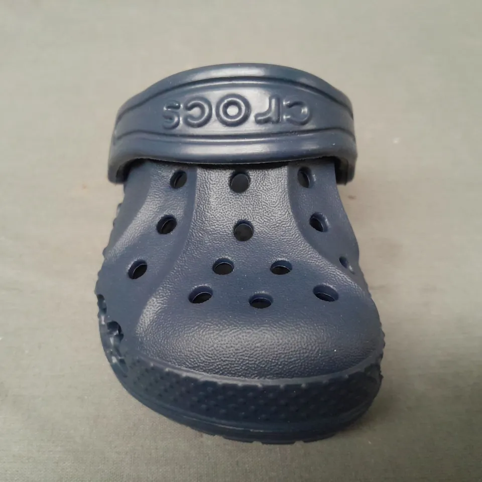 BOXED PAIR OF CROCS INFANT'S BAYA CLOGS IN NAVY UK SIZE C4